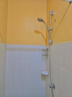 Serenity Acqua Inn Beside Enchanted Kingdom - 6