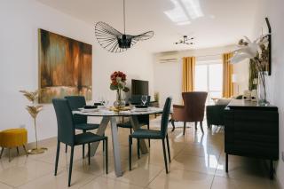 Sunny 2 BR Aptm with Garden Fast WiFi Walk to Seafront - 4