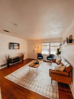 The Burrow-Cozy 3 BDRM HM - Free Parking - Waxahachie - 1