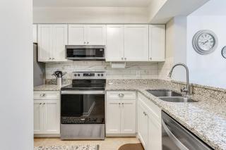 Walk to Beach Bright Hilton Head Island Villa! - 5