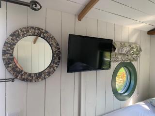 TREKLYS Shepherds Hut - 5