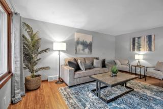 Entire House Walkable to Niagara Falls and Aquarium - 9