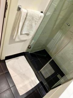 A007 Embassy Gardens Studio Apartm - 4