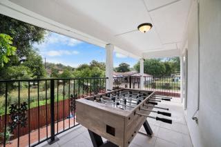 Modern 5 BR with Pool and Games - San Antonio - 2
