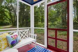 Blue Bungalow 2BR1BA Lexington - 4