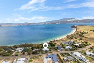 Getaway Hideaway-close to beach Sleeps-8 - 0