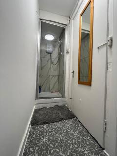 Nifty 2 bedroom flat in Goswell Rd - 5