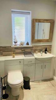 Modern 2 bedroom accommodation on 1 ground floor level - - 2
