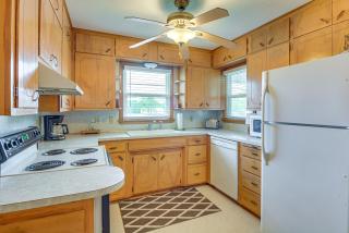 Pet-Friendly Stockton Home Near City Park! - Stockton - 2