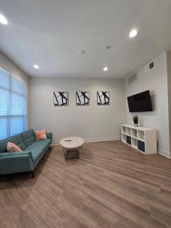 Cozy 1bedrm/1bed/air mattress - 7