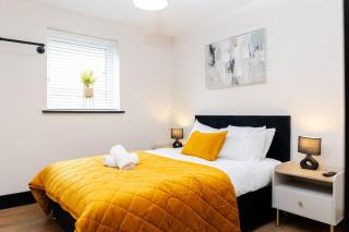 The Berriman Collection Stylish Apartment Sleeps 3 - 3