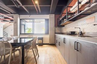 Económicas habitaciones amobladas en Medellín con oficinas, puesto de trabajo, cocina, baño y lavandería comunes Be Together by Roots Rentals TOG401y402 - 6
