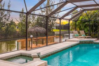 Waterfront Canal Home with HTD Pool Spa and Kayaks - Cape Coral - 4