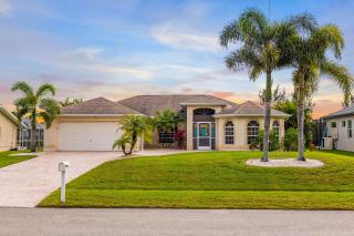 Waterfront Canal Home with HTD Pool Spa and Kayaks - Cape Coral - 8