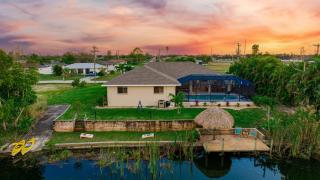 Waterfront Paradise with HTD Pool Kayaks & Games - Cape Coral - 3