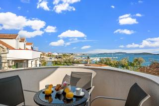 Aquarius Apartments - Beachside with Heated Pool - Vodice - 3