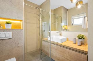 Aquarius Apartments - Beachside with Heated Pool - Vodice - 1