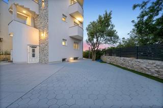 Aquarius Apartments - Beachside with Heated Pool - Vodice - 6