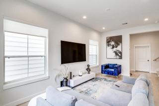 Luxe Houston Townhome with Balcony! - Houston - 5
