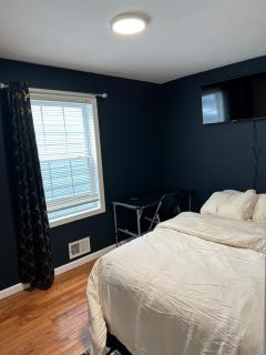 Fidelia Crystal Room, Queen Bed minutes from Newark Liberty International Airport and Newark Penn Station - Irvington - 7