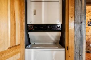 Waterfront Honeymoon Cabin~Fishing~Hot Tub~Games - 3