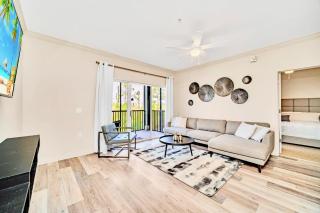 Bright 2BR Condo with Pool and Hot tub - near Disney! - Orlando - 1