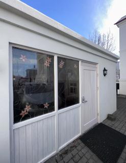 Downtown Sanctuary with Private Entrance - Reykjavík - 4