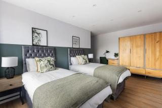 Chic London Getaway 10 mins to Wembley - 9