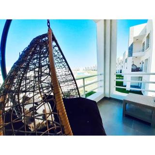 AMWAj - 1