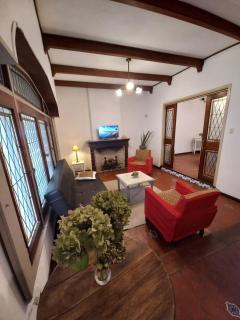 Casa amplia para 5 personas y cochera, a pasos del centro - 3