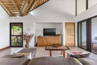 Coastal Bliss: 1BR Bungalow by the Sea in Moorea - 2