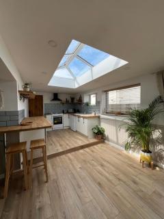 Kennel House with Hill Views - Whitland - 6