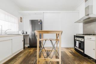 Yarraville Garden Large home with yard and parking - Yarraville - 9
