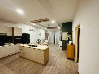 Mount Austin Palazio Lake view 3Br2Ba 2-8pax TV box near Aeon - 1