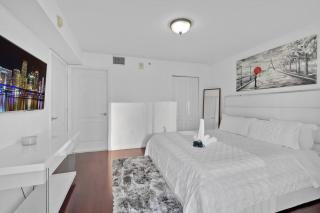 Cozy 1Bed 1Bath Overlooking Brickell Skyline - 2
