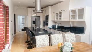 5 Bed Haven - Off Street Parking - Pool Table - Welling - 6