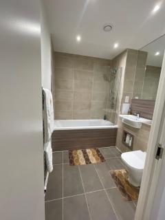 Upper executive apartment - Dagenham - 7