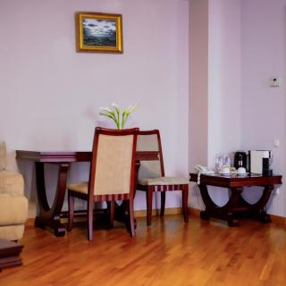 Latar Hotel Yerevan - 6