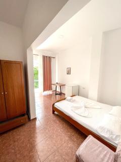 Hostel Casa Mia SR - Saranda - 1