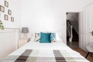 Beautiful 4-Bed House with garden in london - Londra - 3