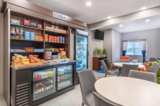 Microtel Inn & Suites by Wyndham Brooksville - Ridge Manor - 3