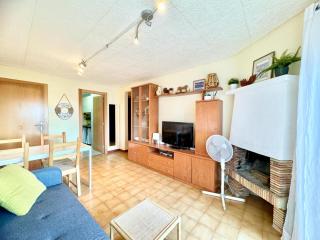 Apartment, short walk to the beach with aircon - 7