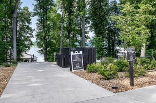 Lakeside Retreat Marina/Pool, Golf Cart, Game Room - Winchester - 4