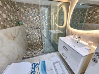 GREY LUXURY HOUSE - Ipsos - 4