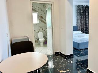 Redi's Seaview Apartments - Sarandë - 1