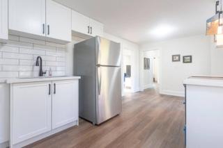 Cozy, Fully Renovated Home Near Lake- Lorne Park - Mississauga - 4