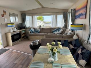 'Anatole' N7 - Caravan with central heating & free wi-fi and with lockable gated decking - Tunstall - 7