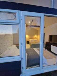 Garden Barn Studio, sleeps 3 - - 2
