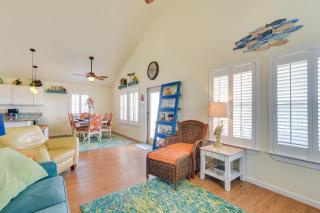 Walk to Shore Surfside Beach Home with Bay Views - Surfside Beach - 6