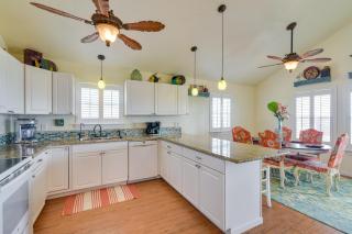 Walk to Shore Surfside Beach Home with Bay Views - Surfside Beach - 2